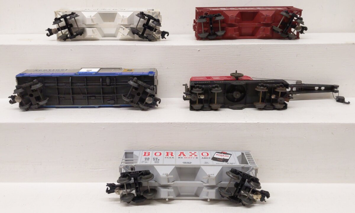 Lionel & Weaver O Assorted Freight Cars: 6-9801, 6-6560, 3030, 3031, & 3028 [5] VG/Box