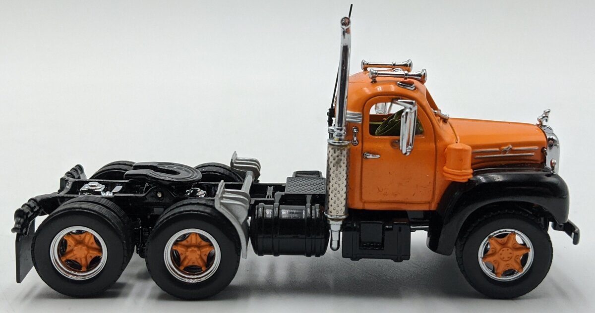 Dinky DYM35214 1:43 Diecast 1956 Mack B-61 Semi Tractor LN