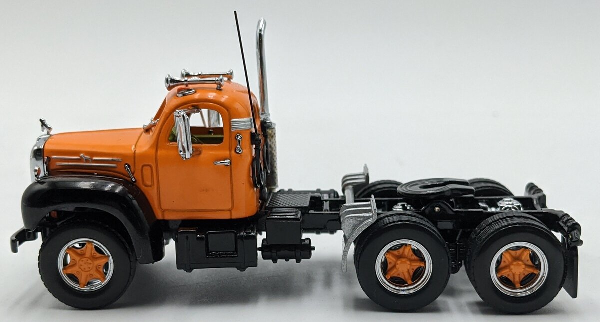 Dinky DYM35214 1:43 Diecast 1956 Mack B-61 Semi Tractor LN