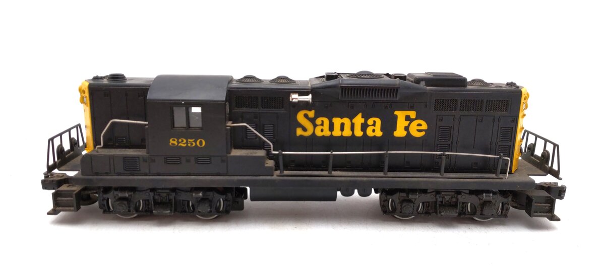 Lionel 6-8255 O Gauge Santa Fe GP-9 Dummy Diesel Locomotive VG/Box