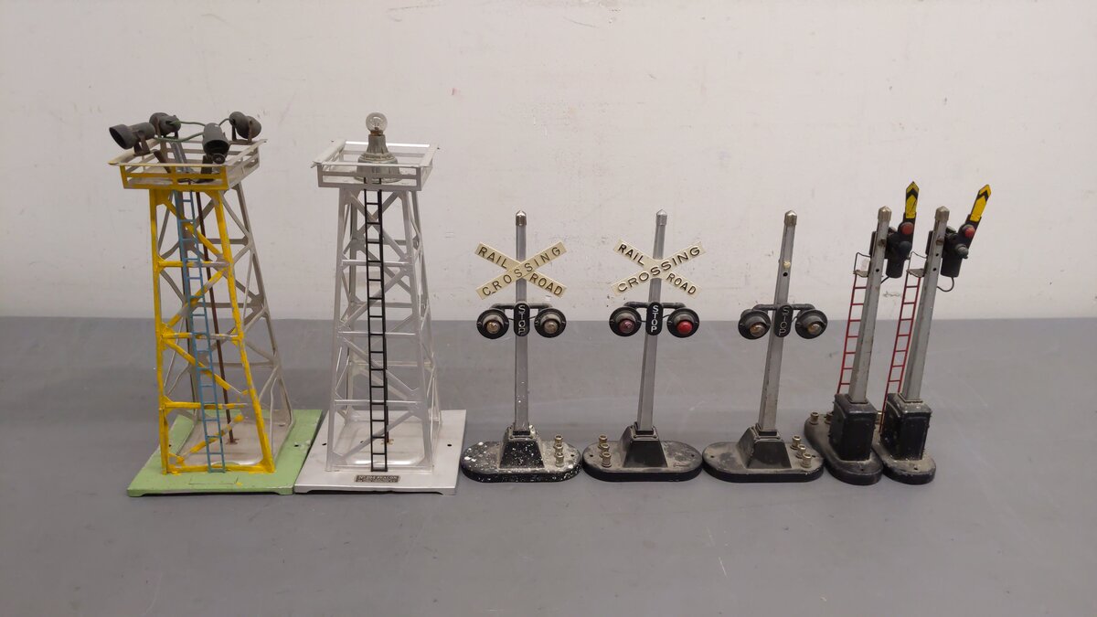 Lionel Vintage O Scale Accessories 395, 394, 151,151, 154,154,154 [7] VG
