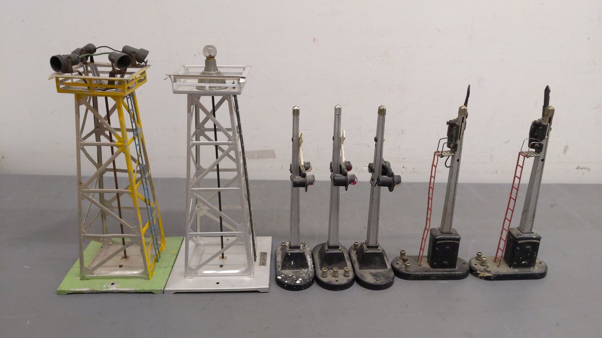 Lionel Vintage O Scale Accessories 395, 394, 151,151, 154,154,154 [7] VG
