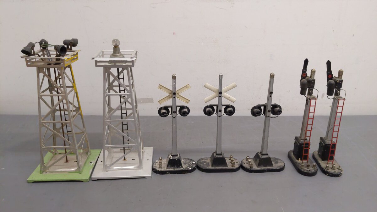 Lionel Vintage O Scale Accessories 395, 394, 151,151, 154,154,154 [7] VG