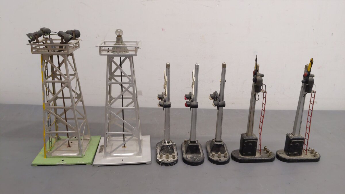 Lionel Vintage O Scale Accessories 395, 394, 151,151, 154,154,154 [7] VG
