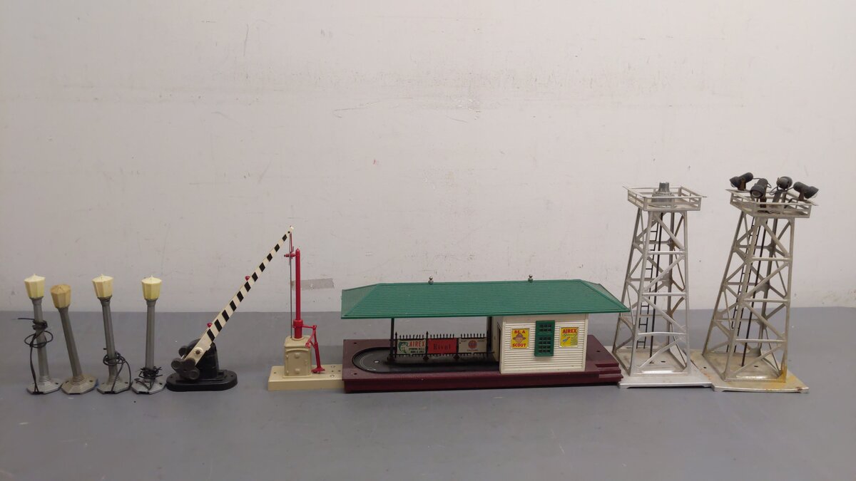 Lionel Vintage O Scale Accessories 395, 394, 252, 71, 71, 71, 71, 161, 356 [9] VG/Box