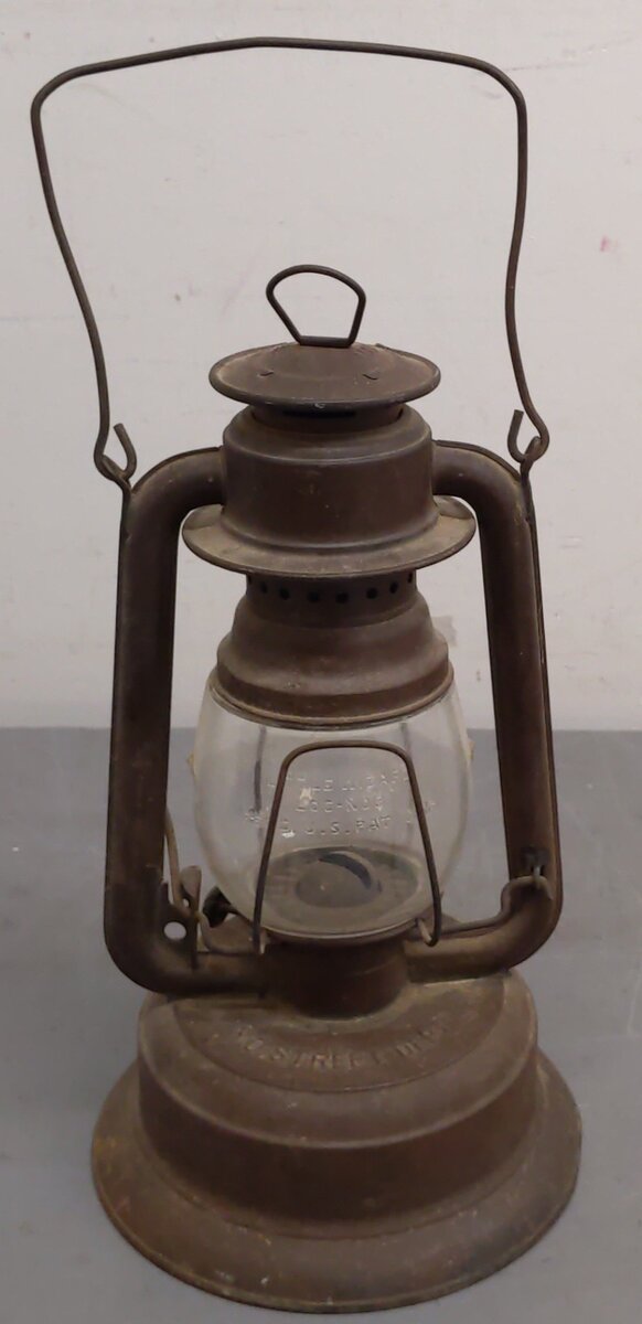 Dietz Vintage Little Wizard Lamp Lantern "LOC-NOB" Globe NY USA VG