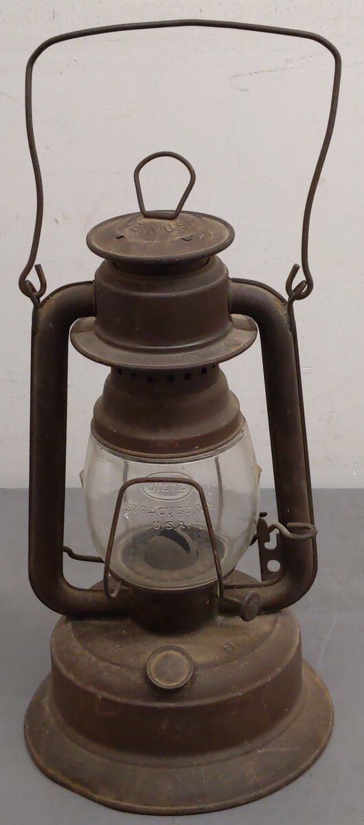 Dietz Vintage Little Wizard Lamp Lantern "LOC-NOB" Globe NY USA VG