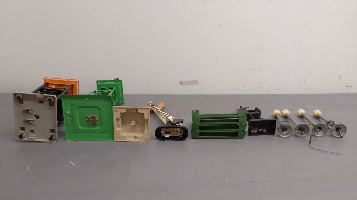 Lionel Vintage O Scale Accessories 71,71,71,71,140,310,252,89,395,197 [10] VG/Box