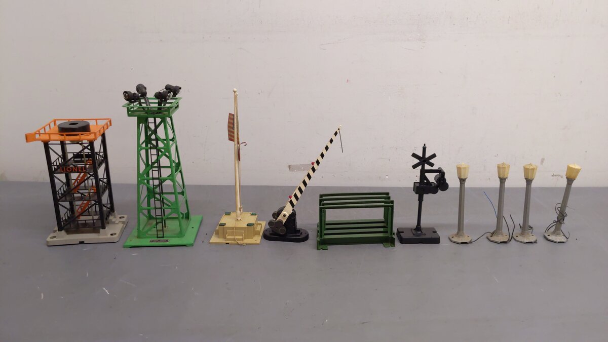 Lionel Vintage O Scale Accessories 71,71,71,71,140,310,252,89,395,197 [10] VG/Box
