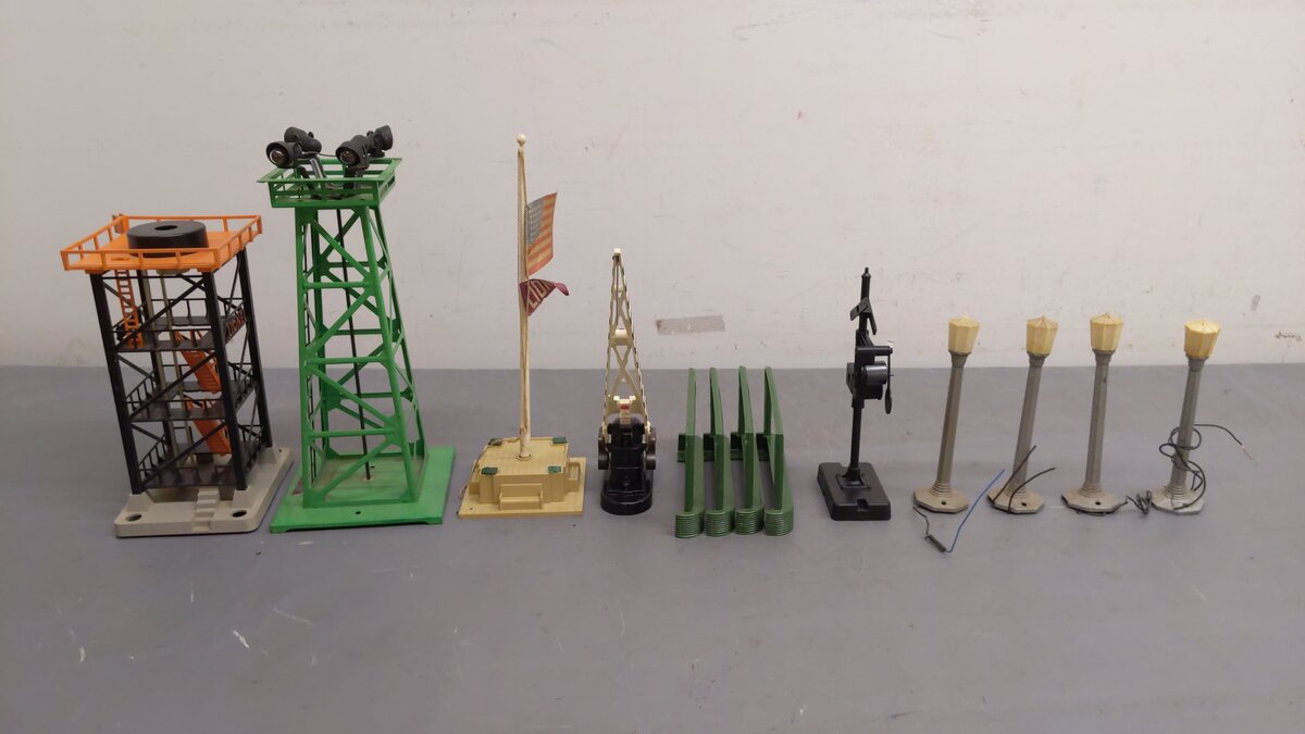 Lionel Vintage O Scale Accessories 71,71,71,71,140,310,252,89,395,197 [10] VG/Box