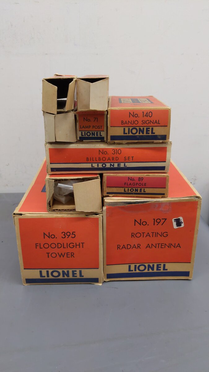Lionel Vintage O Scale Accessories 71,71,71,71,140,310,252,89,395,197 [10] VG/Box