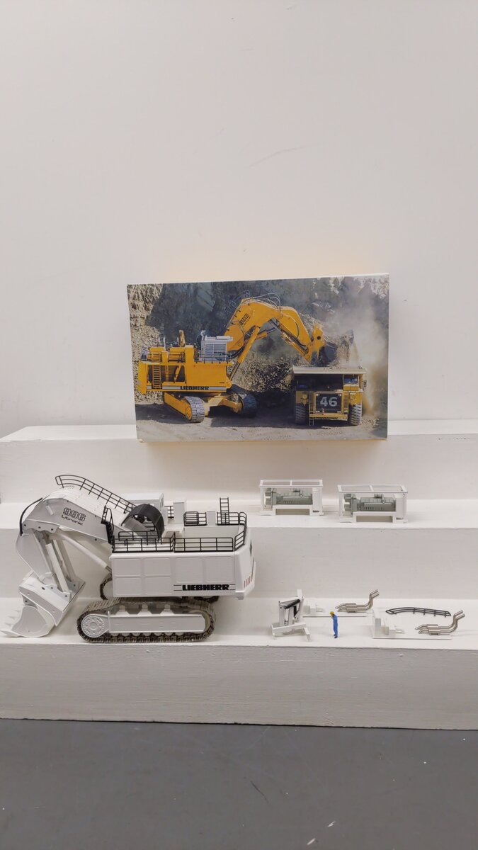 Conrad 2811 1:50 Scale Diecast Liebherr Hydraulic Excavator R996 Litronic VG/Box