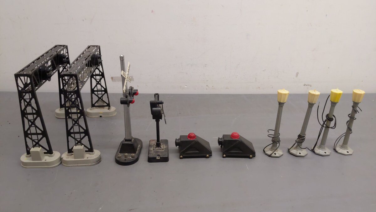 Lionel Vintage O Scale Accessories 71,71,71,71,260,260,450,450,154,140 [10] VG/Box