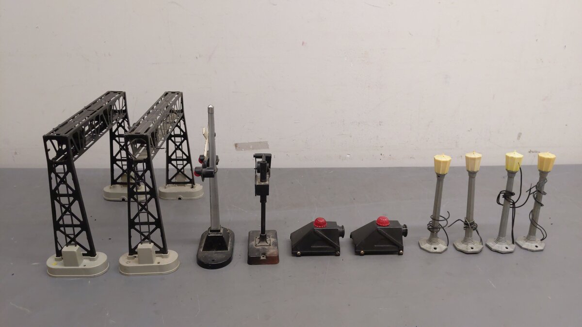 Lionel Vintage O Scale Accessories 71,71,71,71,260,260,450,450,154,140 [10] VG/Box