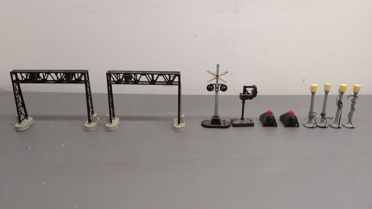 Lionel Vintage O Scale Accessories 71,71,71,71,260,260,450,450,154,140 [10] VG/Box