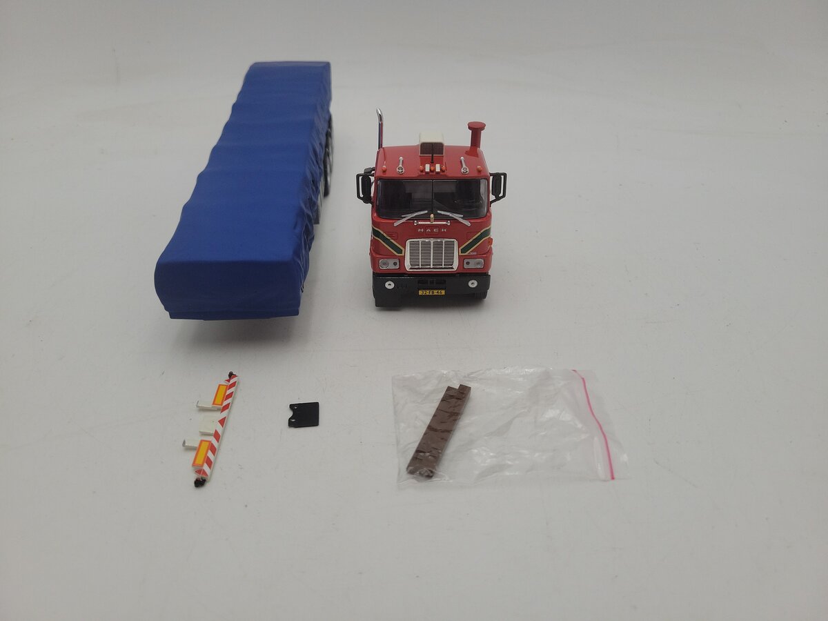 Tekno 70581 1:50 Scale Linderberg Mack F700 (6x4) Tandem w/Axles Flatbed Trailer EX/Box