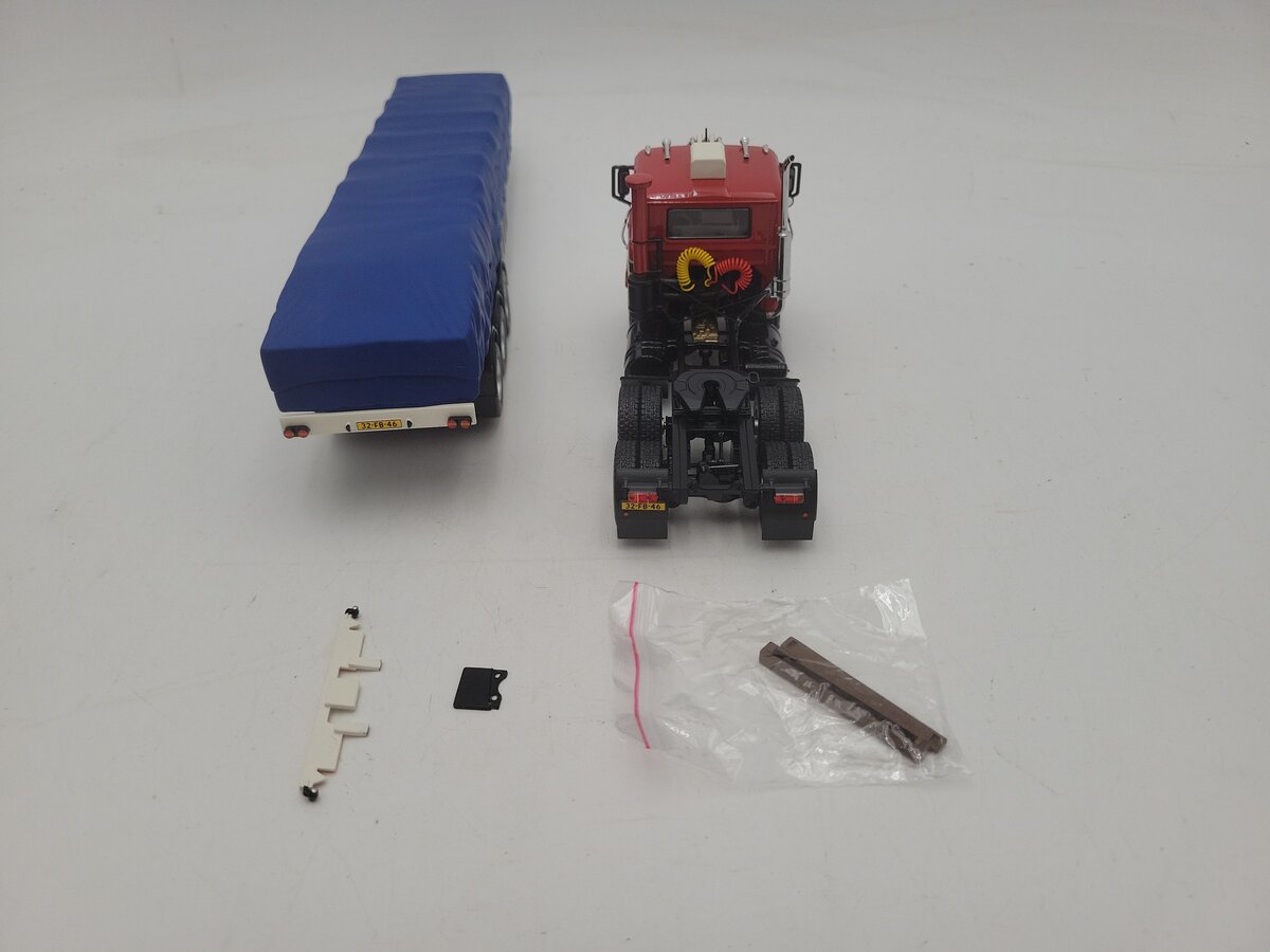 Tekno 70581 1:50 Scale Linderberg Mack F700 (6x4) Tandem w/Axles Flatbed Trailer EX/Box