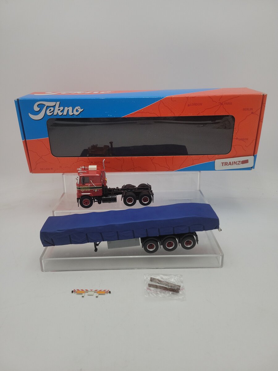 Tekno 70581 1:50 Scale Linderberg Mack F700 (6x4) Tandem w/Axles Flatbed Trailer EX/Box