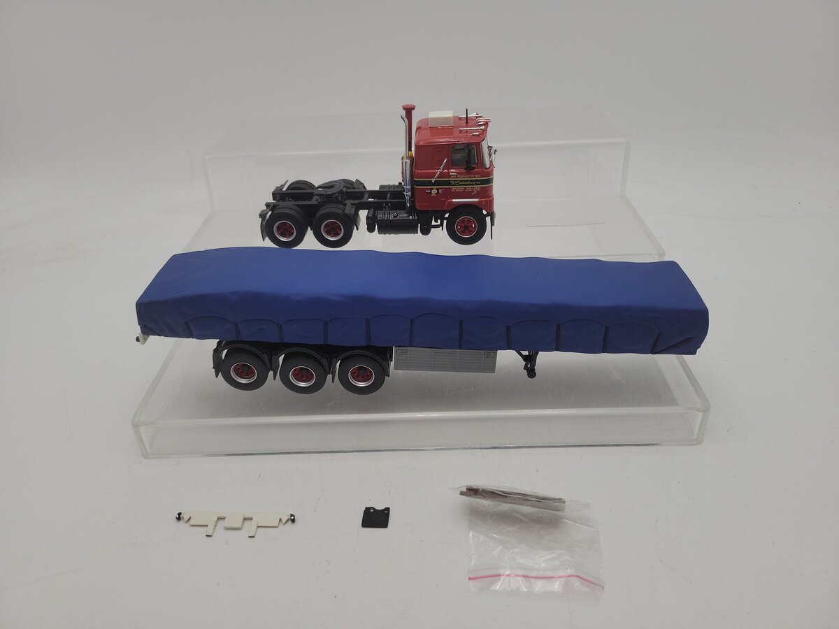 Tekno 70581 1:50 Scale Linderberg Mack F700 (6x4) Tandem w/Axles Flatbed Trailer EX/Box