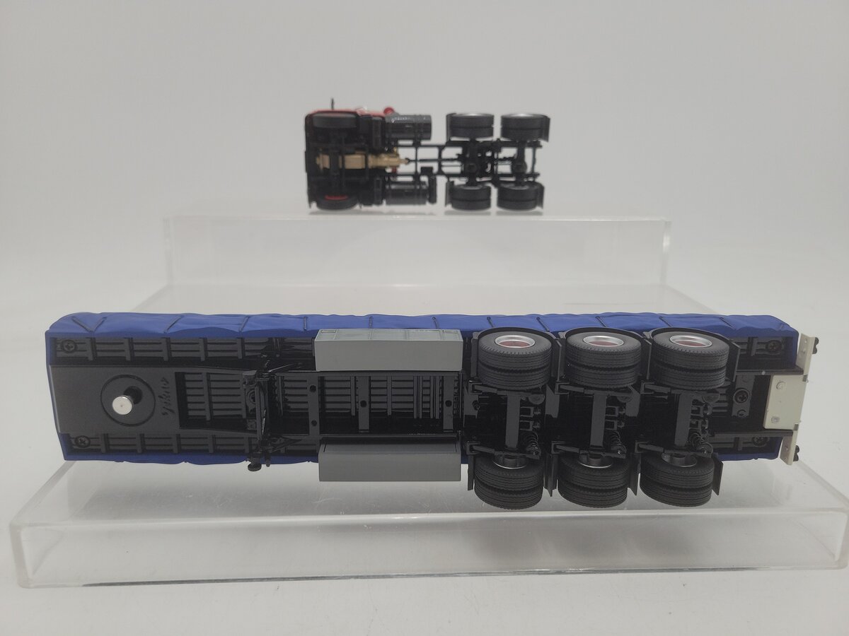 Tekno 70581 1:50 Scale Linderberg Mack F700 (6x4) Tandem w/Axles Flatbed Trailer EX/Box