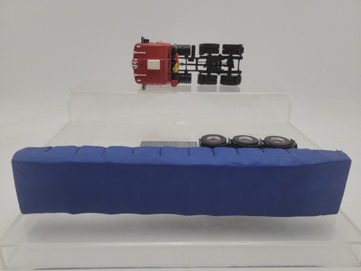 Tekno 70581 1:50 Scale Linderberg Mack F700 (6x4) Tandem w/Axles Flatbed Trailer EX/Box