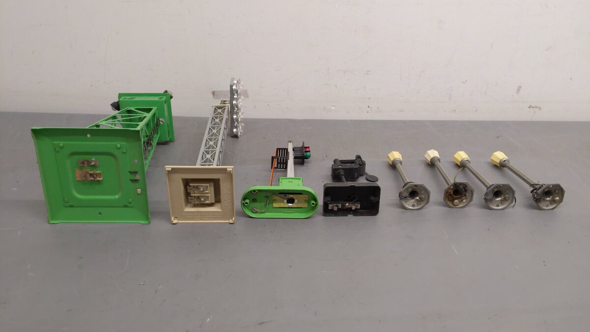 Lionel Vintage O Gauge Accessories 140, 71, 71, 71, 71, 153, 195, 395 [8] VG/Box