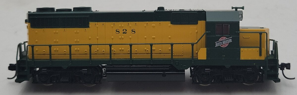 Atlas 46503 N Scale Chicago & North Western GP-35 Diesel #828 LN/Box