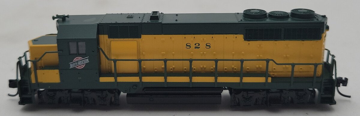 Atlas 46503 N Scale Chicago & North Western GP-35 Diesel #828 LN/Box