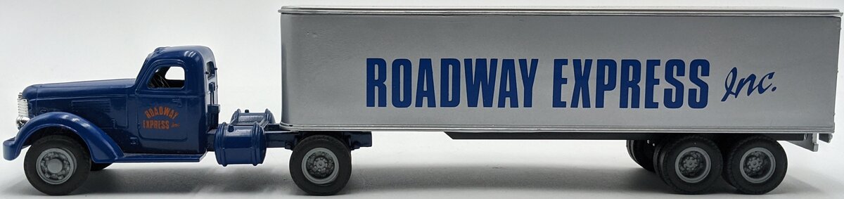 Ertl 9257UP 1:43 Diecast 1947 International KB-12 Cab And Semi Trailer LN
