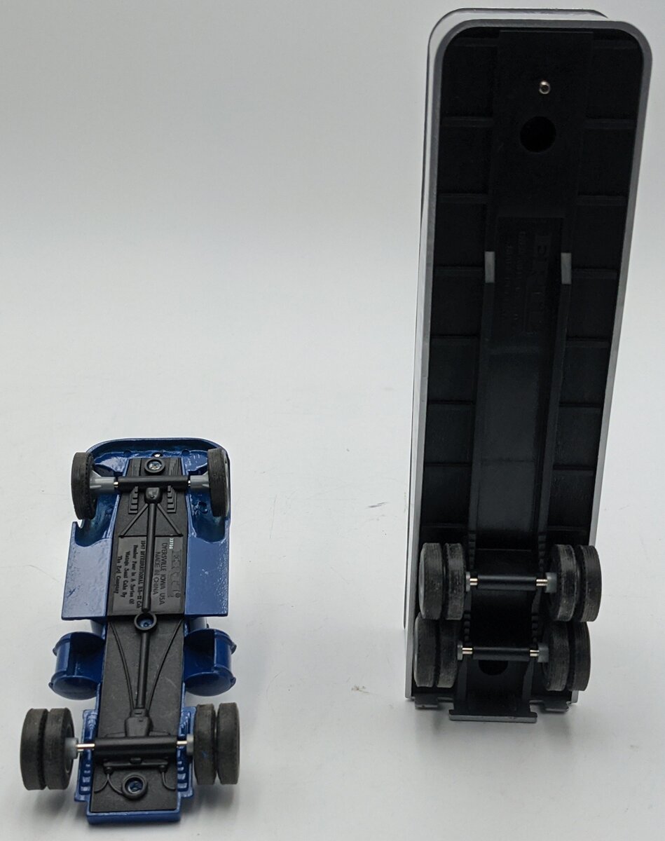 Ertl 9257UP 1:43 Diecast 1947 International KB-12 Cab And Semi Trailer LN