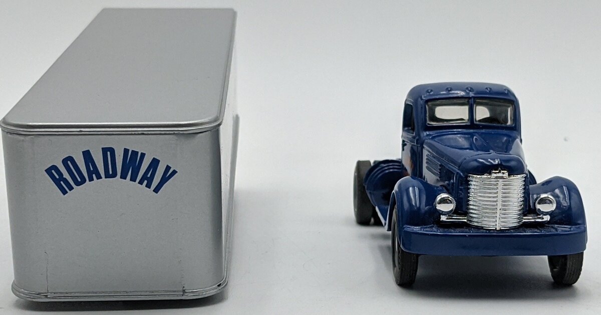 Ertl 9257UP 1:43 Diecast 1947 International KB-12 Cab And Semi Trailer LN