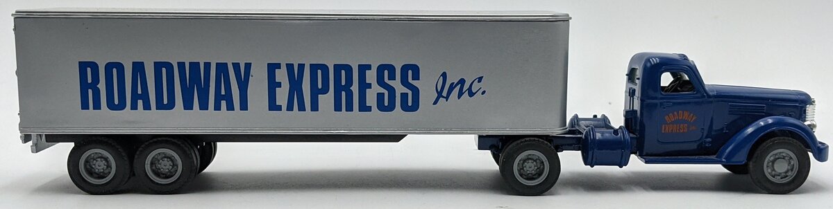 Ertl 9257UP 1:43 Diecast 1947 International KB-12 Cab And Semi Trailer LN