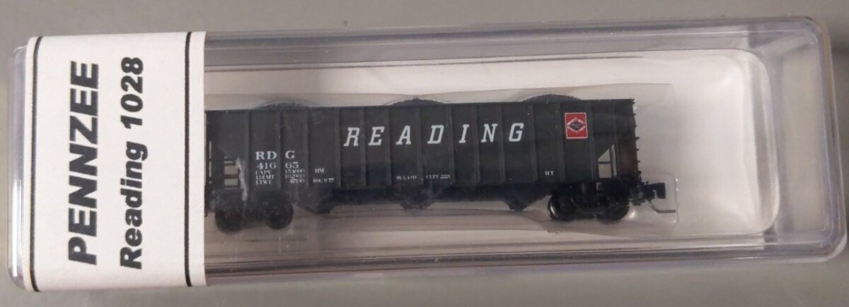 Pennzee 1028 Z Scale Reading 45 ft 3-Bay Hopper Car #41665 LN/Box