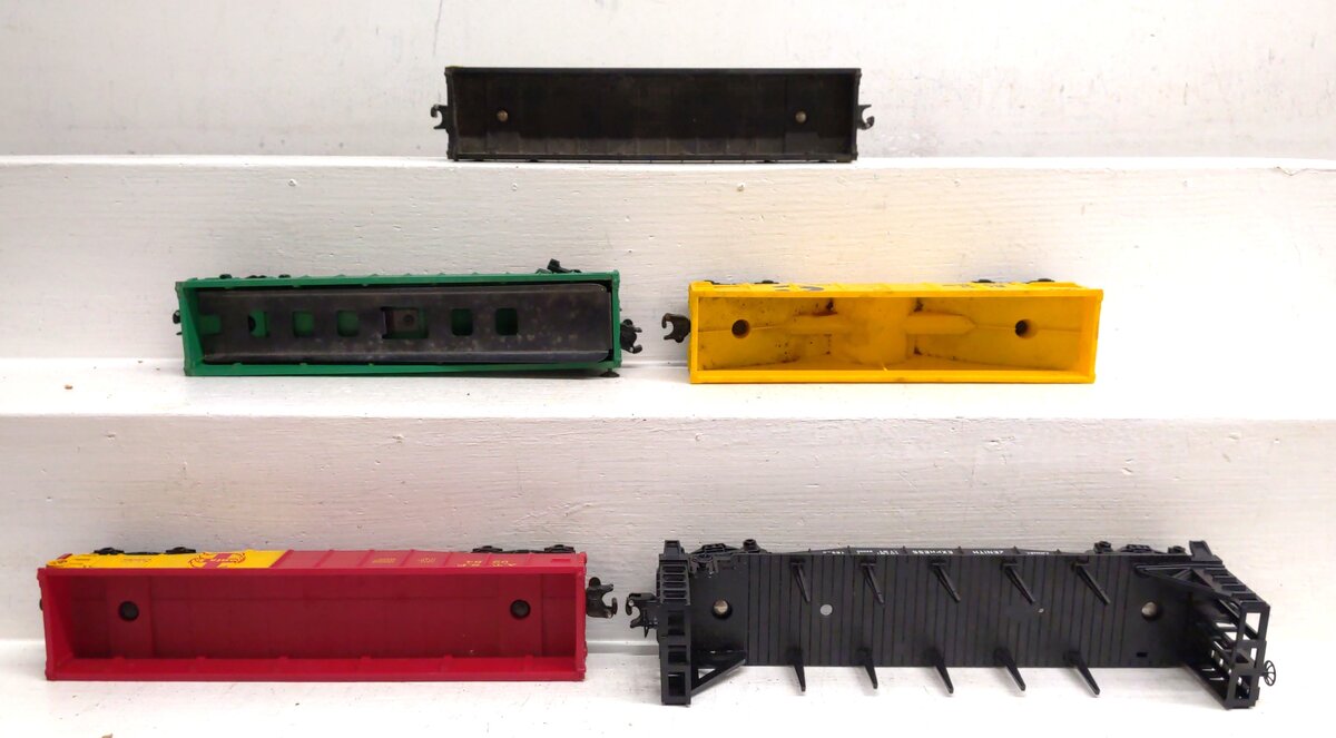 Lionel O Scale Assorted Freight Cars [5] VG