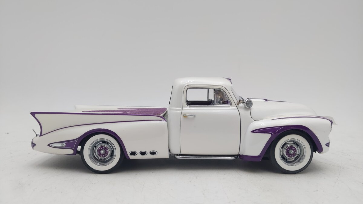 Danbury Mint 1:24 Scale Chevrolet 1/2 Ton 
