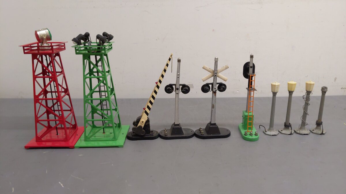 Lionel Vintage O Scale Accessories 71,71,71,71,154,154,252,153,494,395 [10] VG/Box