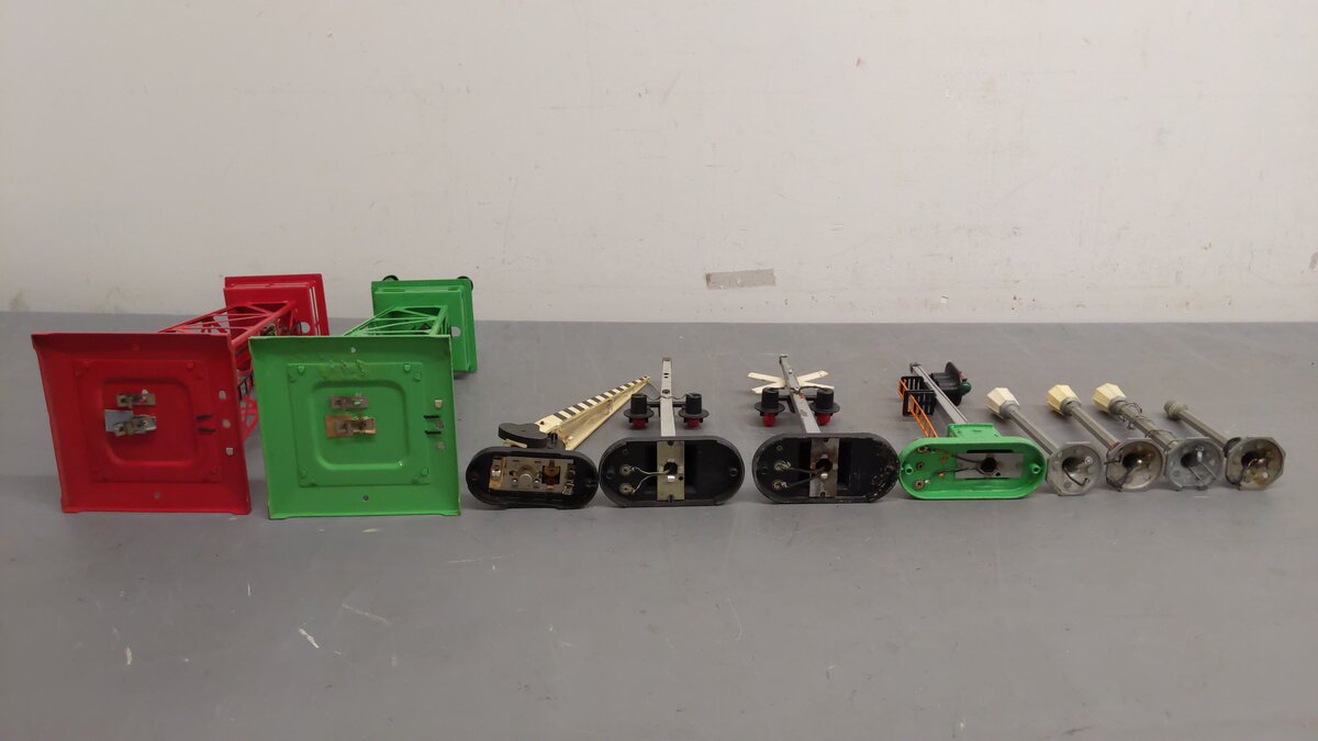 Lionel Vintage O Scale Accessories 71,71,71,71,154,154,252,153,494,395 [10] VG/Box