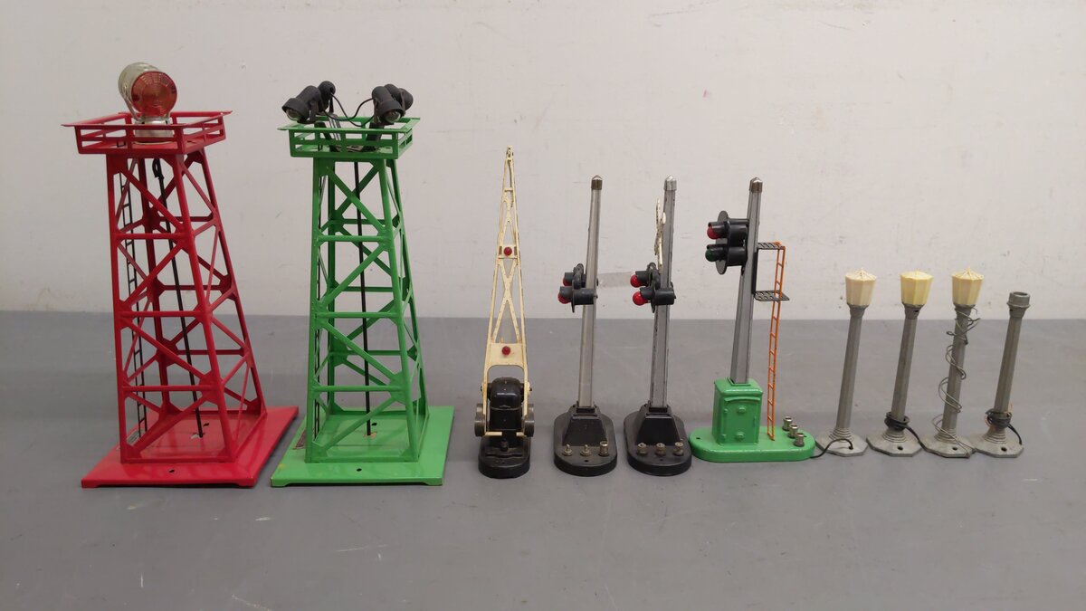 Lionel Vintage O Scale Accessories 71,71,71,71,154,154,252,153,494,395 [10] VG/Box