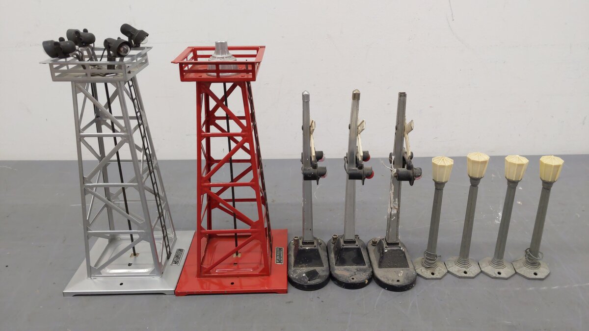 Lionel Vintage O Scale Accessories 394, 395, 154, 154, 154, 71, 71, 71, 71 [9] VG/Box