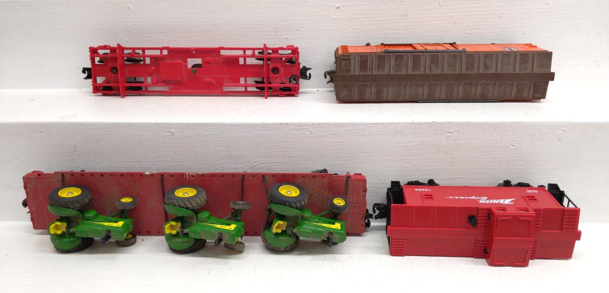 Lionel & Other O Scale Assorted Freight Cars [4] VG