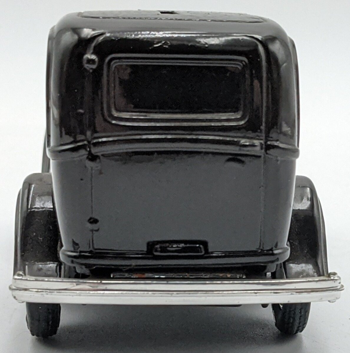 Ertl 1195G 1:25 Diecast Custom UPS 1932 Ford Delivery Van Coin Bank VG