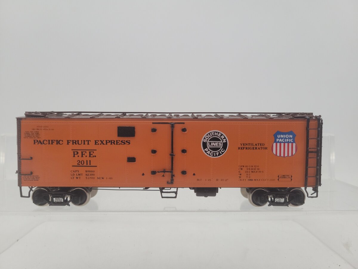Challenger Imports 2138.1 HO BRASS PFE Class R40-25 Reefer Car #2011 (Painted) EX