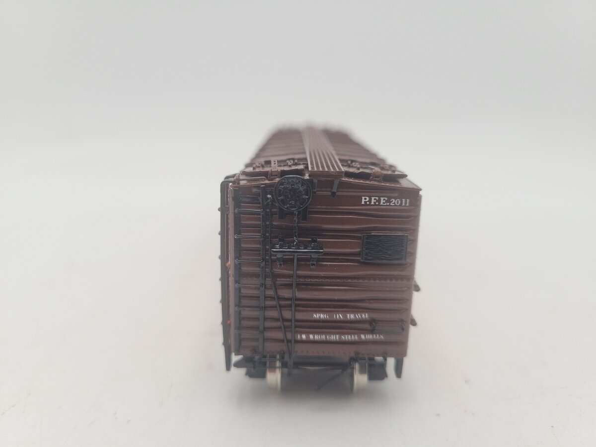 Challenger Imports 2138.1 HO BRASS PFE Class R40-25 Reefer Car #2011 (Painted) EX