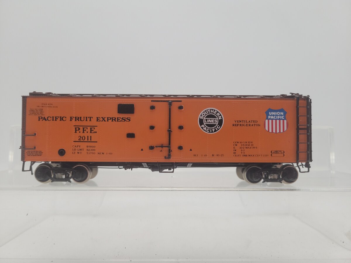 Challenger Imports 2138.1 HO BRASS PFE Class R40-25 Reefer Car #2011 (Painted) EX