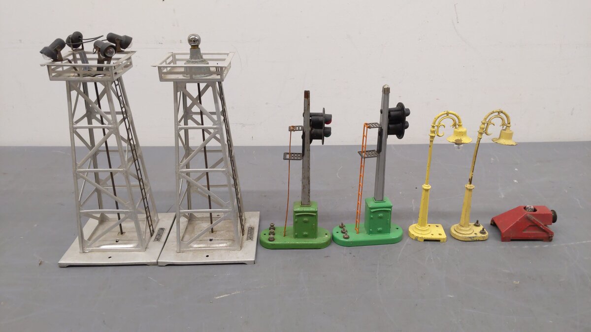 Lionel Vintage O Scale Accessories 153, 153, 260, 394, 395, 58, 58 [7] VG