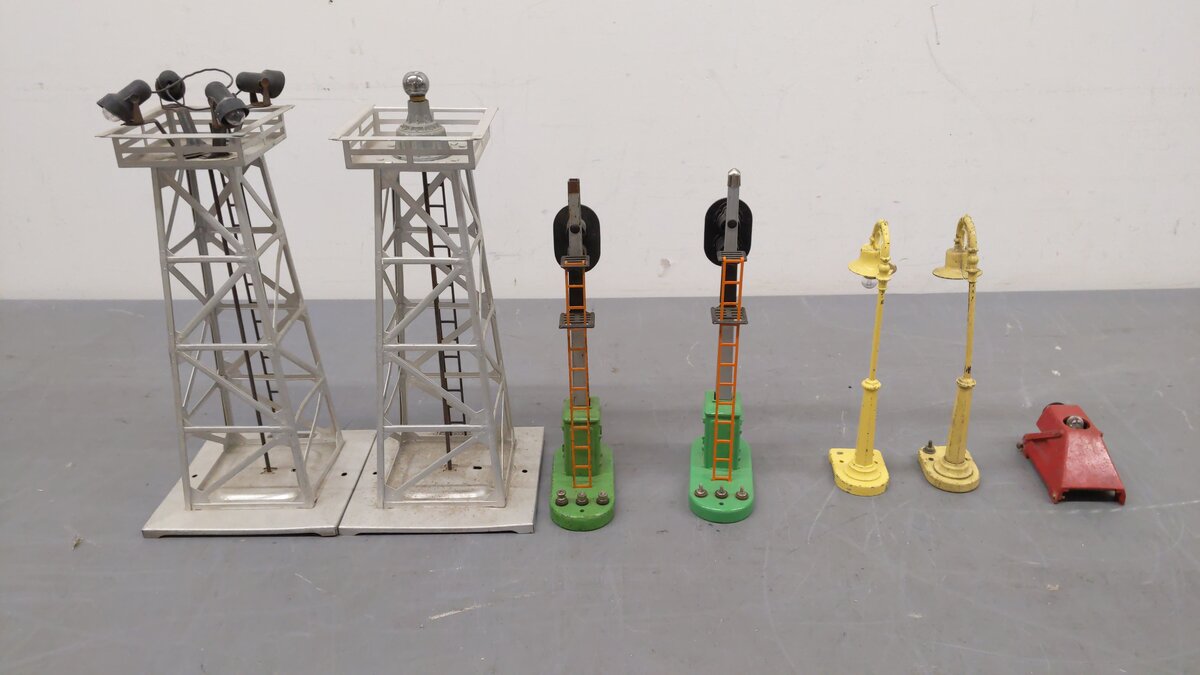 Lionel Vintage O Scale Accessories 153, 153, 260, 394, 395, 58, 58 [7] VG
