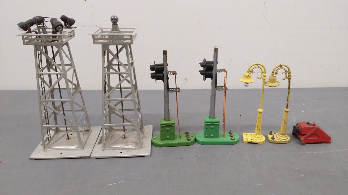 Lionel Vintage O Scale Accessories 153, 153, 260, 394, 395, 58, 58 [7] VG