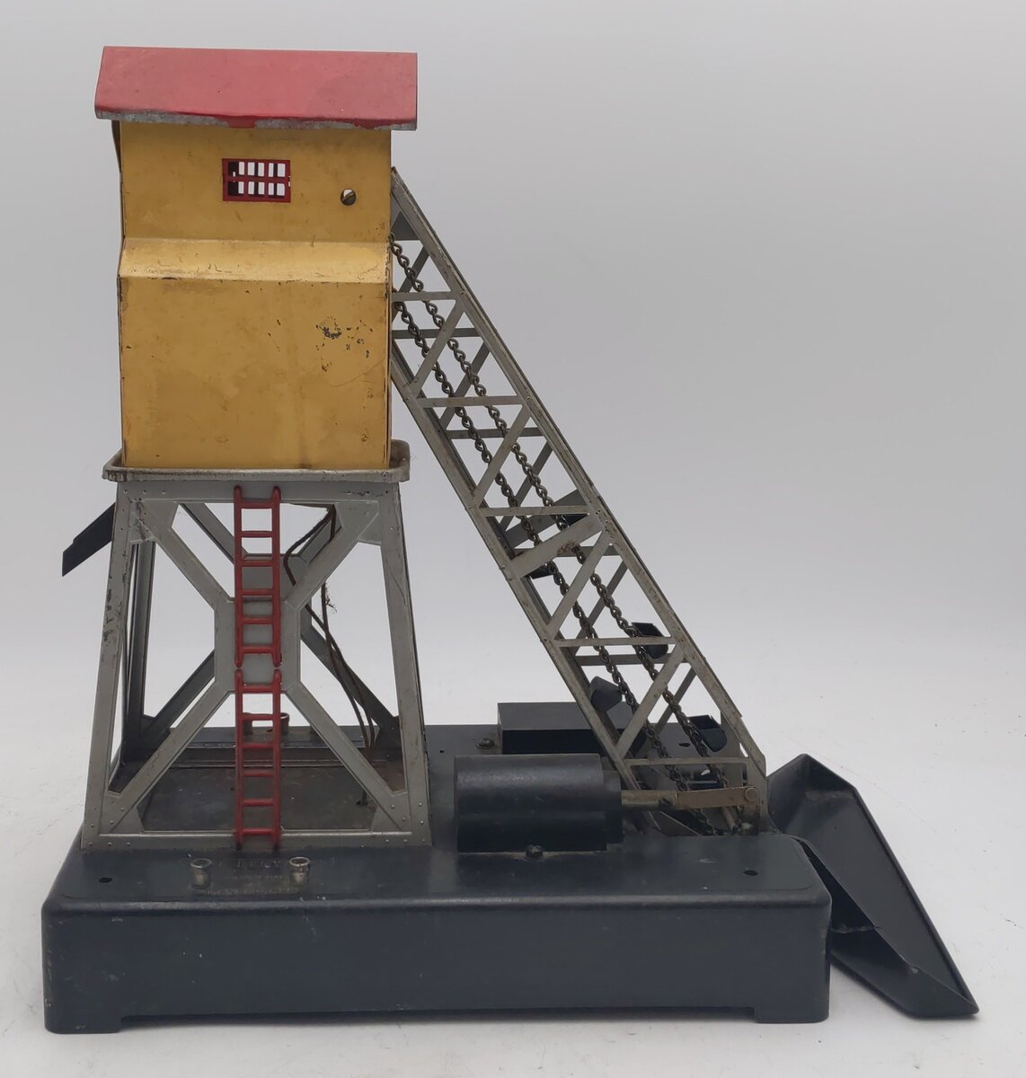Lionel 97 Vintage O Operating Coal Elevator Loader