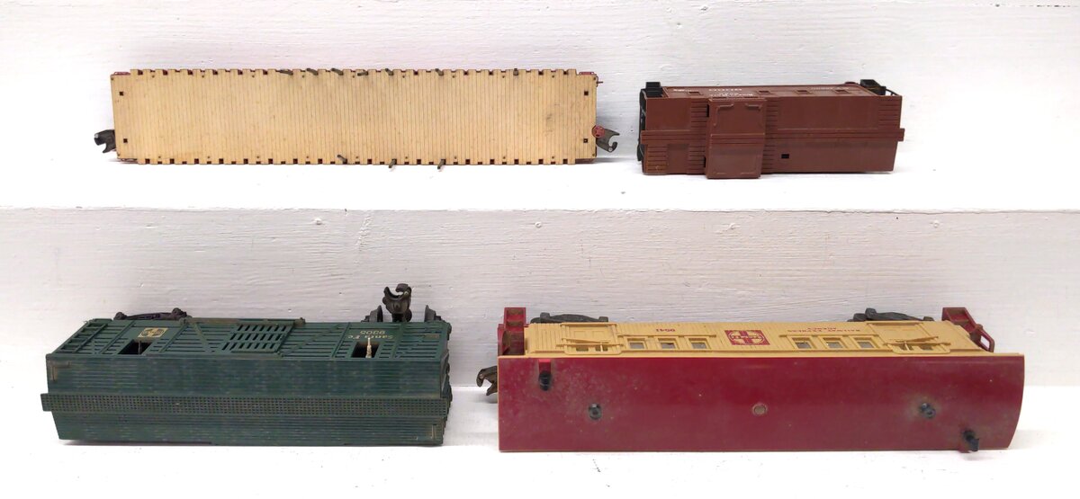 Lionel & Other O Scale Assorted Freight & Passenger Cars [4] VG