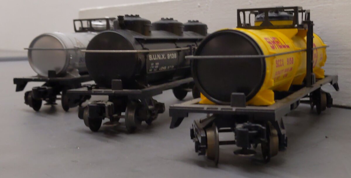 Lionel O Gauge Assorted Gas Tank Cars: #9321,#9138, & #9152 [3] EX
